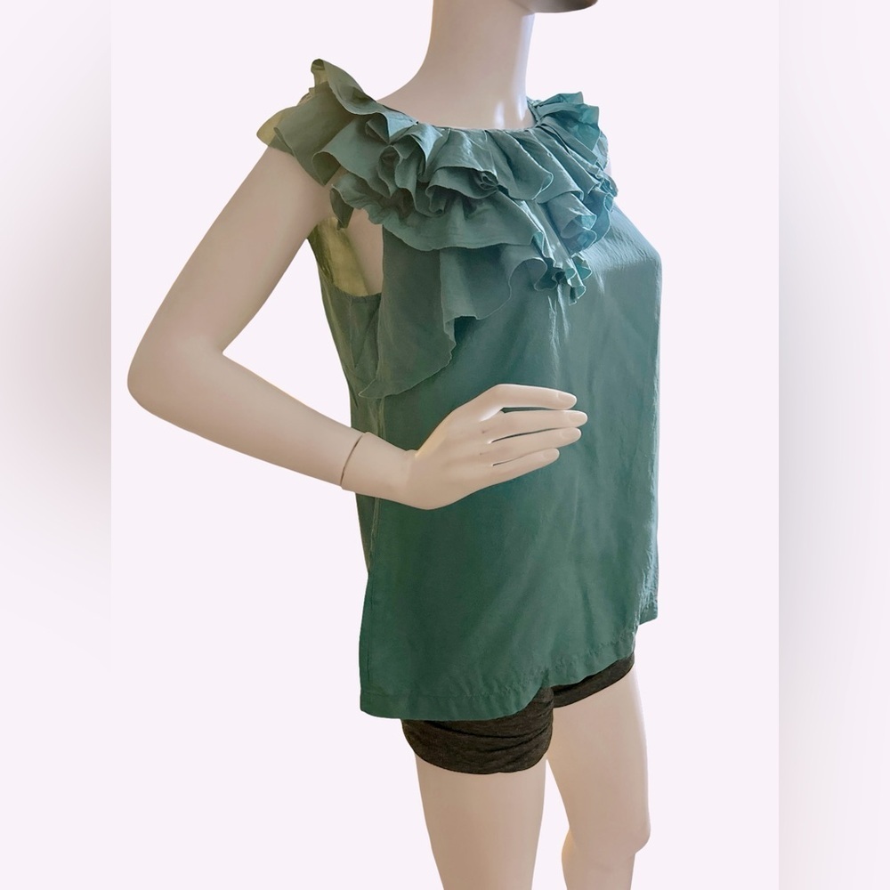 Ann Taylor Sleeveless
Top  Silk
Asymmetrical Ruffle
Neck Green S​